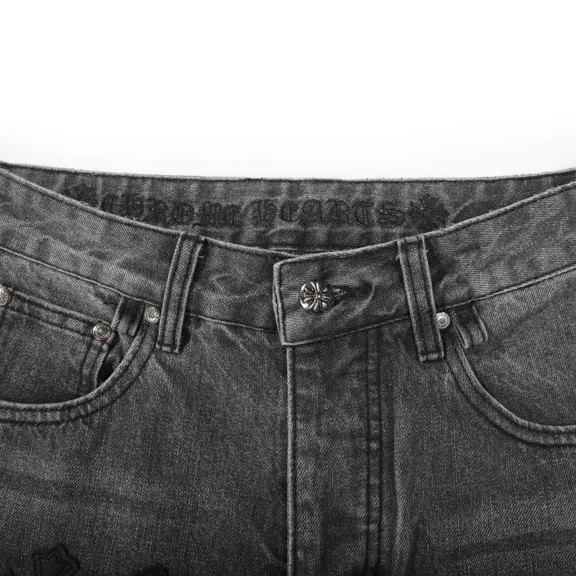 P290 (top version) Chrome hearts new city-limited flame gray jeans Chrome hearts city-limited jeans Hardware customization Original development vintage levis American-made 501 black and gray base version Levi's American-made 501 base version Imported sheepskin 925 silver remake [Top heavy industry fashion design] Consistently high-street luxury style. Speaking of this style, the Zangyin family and GU family are definitely the leading representative brands. Especially the Zangyin family has really achieved a state-of-the-art effect in creating high-street style. The unique washed material is used to create this style. The color system is already quite eye-catching. After it is decorated with patchwork cross flowers, it cleverly highlights the charm of the brand. Secondly, this style uses classic The high-waist cutting design highlights the long legs and fashionable temperament of the upper body. The brand is highly recognizable and the slim fit configuration is more suitable for daily wear. It is a product that interprets personality, fashion, and specifications at a glance. This single product is enough to make any fan excited. It can be a white T-shirt for a youthful college style, or a tight suspender for a royal style. It has strong matching ability and can be easily controlled by men.  [Materials and craftsmanship] Needless to say, this point goes without saying. As an excellent craftsman brand, Zangyin’s requirements for details and craftsmanship are really perfect. The washed color of this model has gone through so many processes, not to mention the embellishment of denim appliques. It is also purely hand-made and sewn. Just like what they believe in, only hand-made things have soul and have the meaning of wear. A top-notch heavy-duty fashionable denim item, I look forward to your perfect interpretation! !  Color: washed gray Size: S M L XL